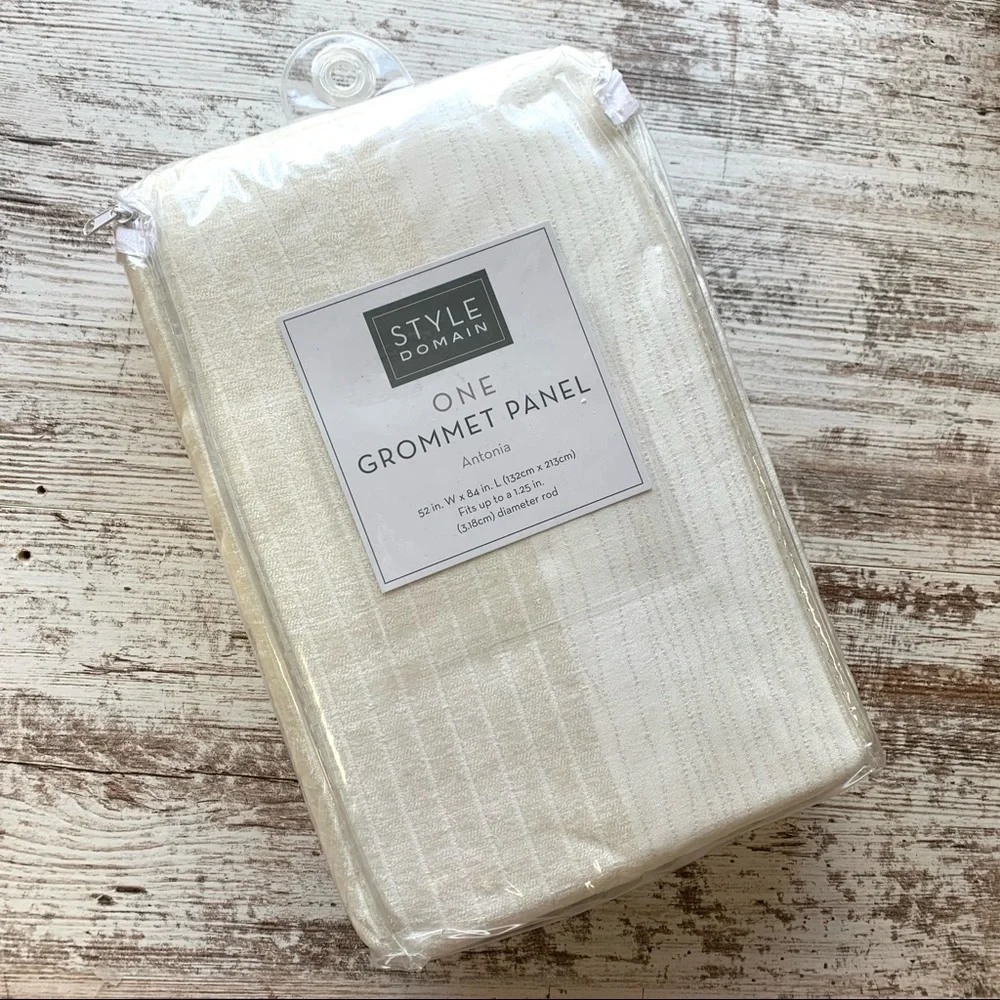 CHARLTON HOME Infield Light Filtering Grommet Antonia Curtain Panel 52 x 84 NEW